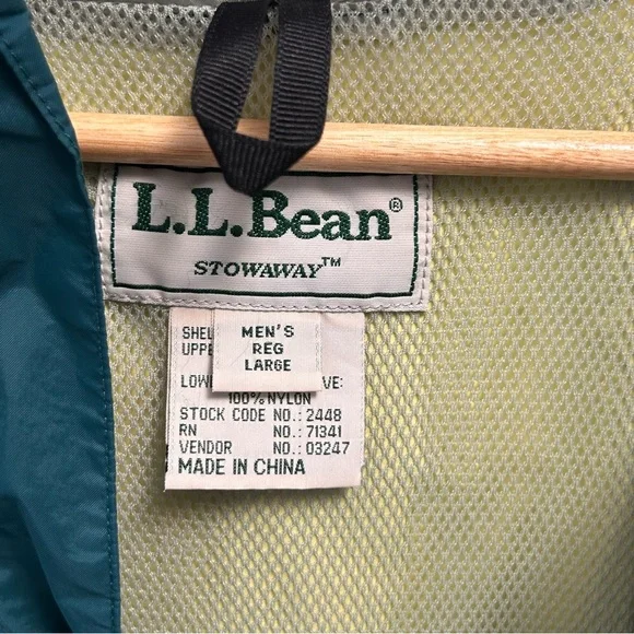 L.L. Bean Vintage 90’s Men's Stowaway Raincoat with Hood - Picture 11 of 13